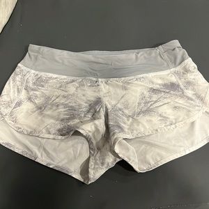 Lululemon 2.5 inch Speed Up Shorts- Size 6
